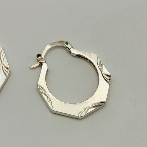 Vintage Sterling Silver Octagon Hoop Earrings – Engraved Leaf Design - Picture 3 of 8